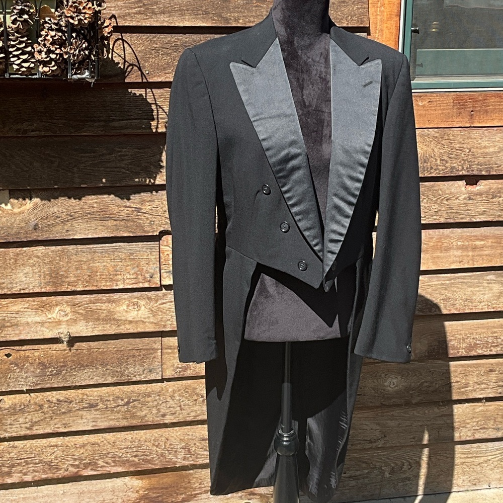Black Men's Tailcoat with Satin Peak Lapels